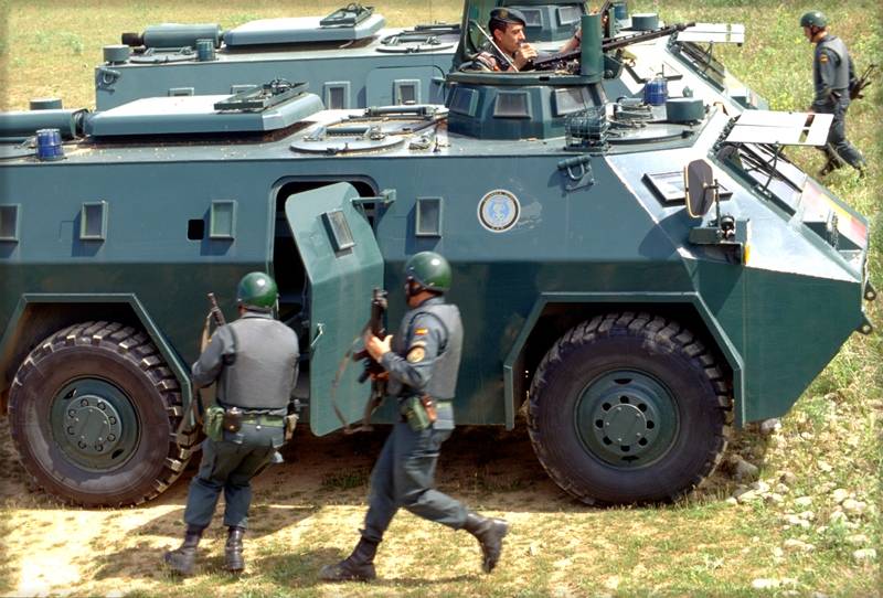 GAR de la Guardia Civil: blindado medio 4x4 BLR, usado en el País Vasco y Navarra